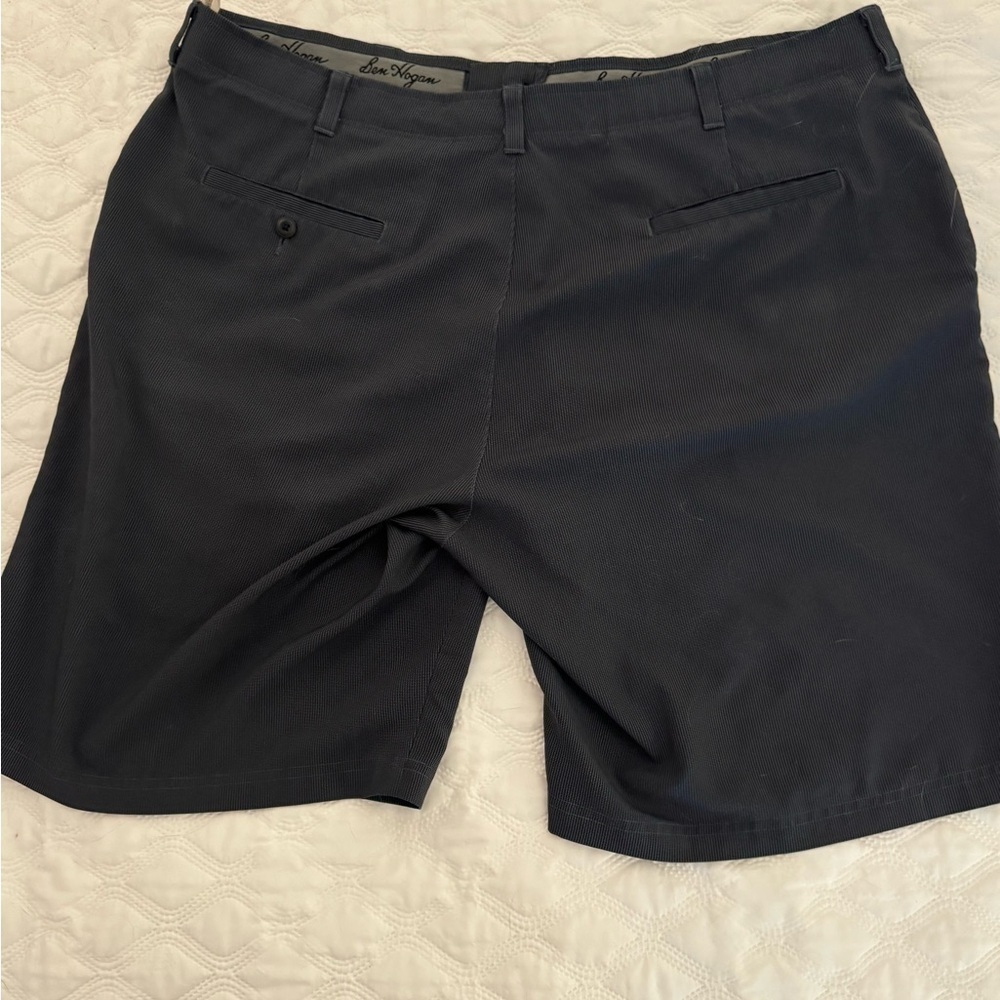 Ben Hogan Men’s Dark Gray/Bavy Golf Shorts- Size 42. 9” inseam - Picture 2 of 6